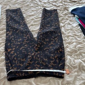 Theory Tortoise Black and Tan Abstract Leggings